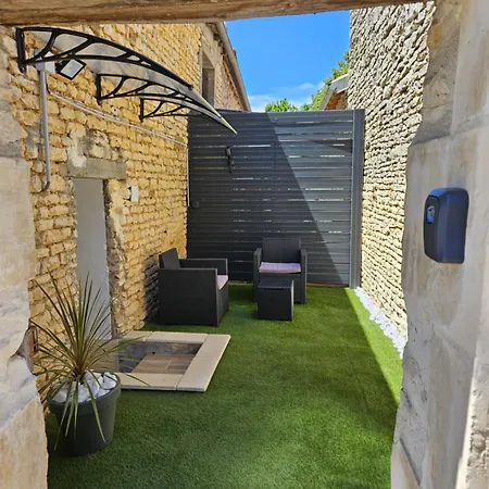 La Porte Bleue Neuville-du-Poitou