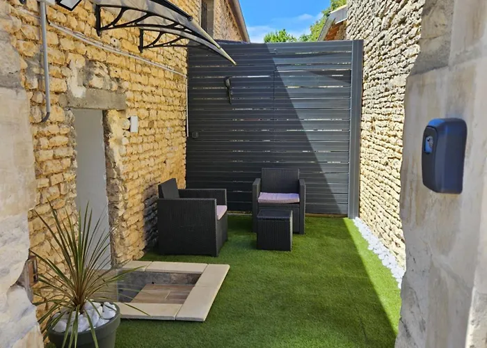 La Porte Bleue Neuville-de-Poitou